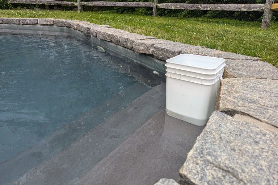 bucket test in the pool to detect leaks
