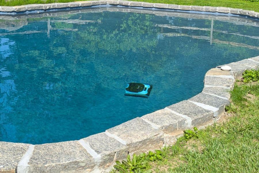 Aiper S1 Scuba in pool