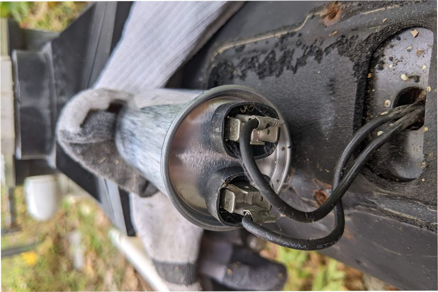 Capacitor connections