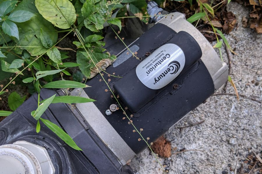 Pool pump capacitor housing